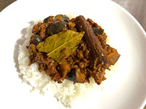 ナスが主役のスパイスドライカレー（隠し味に味噌）